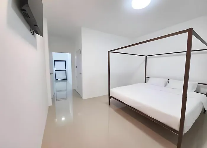 Wicket White Villa